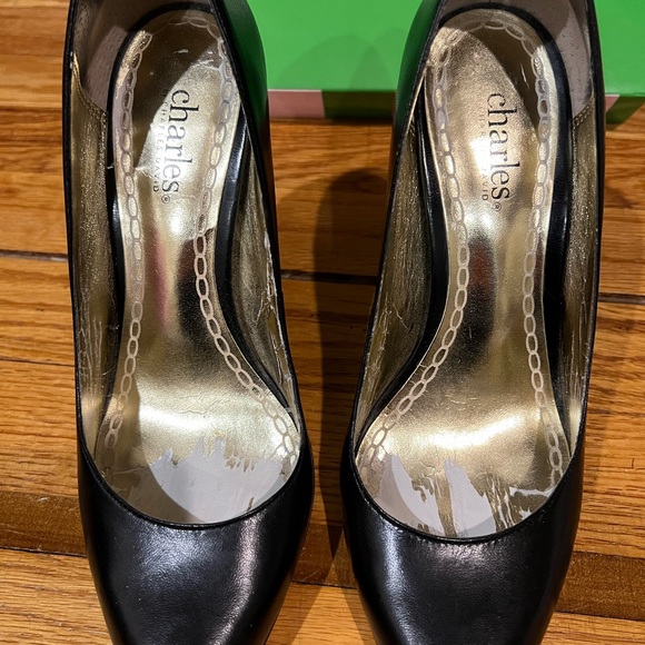Charles David Pompadour Black Leather 4” Almond Toe Pumps With Box Size 7 - Picture 3 of 8